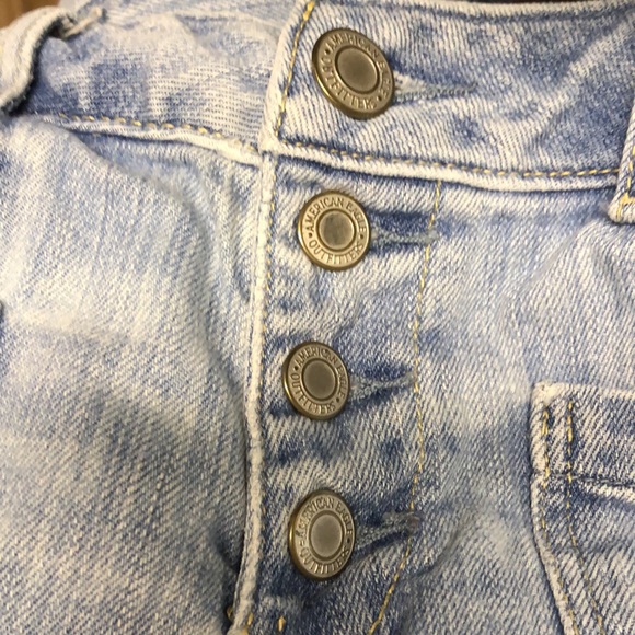 AMERICAN EAGLE BUTTON DISTRESSED Light Blue Jeans. Size 6R. #2. American Eagle - Picture 2 of 14